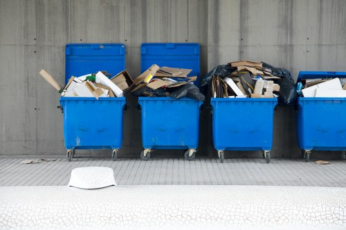 Sorting lines at a transfer station with recycling containers